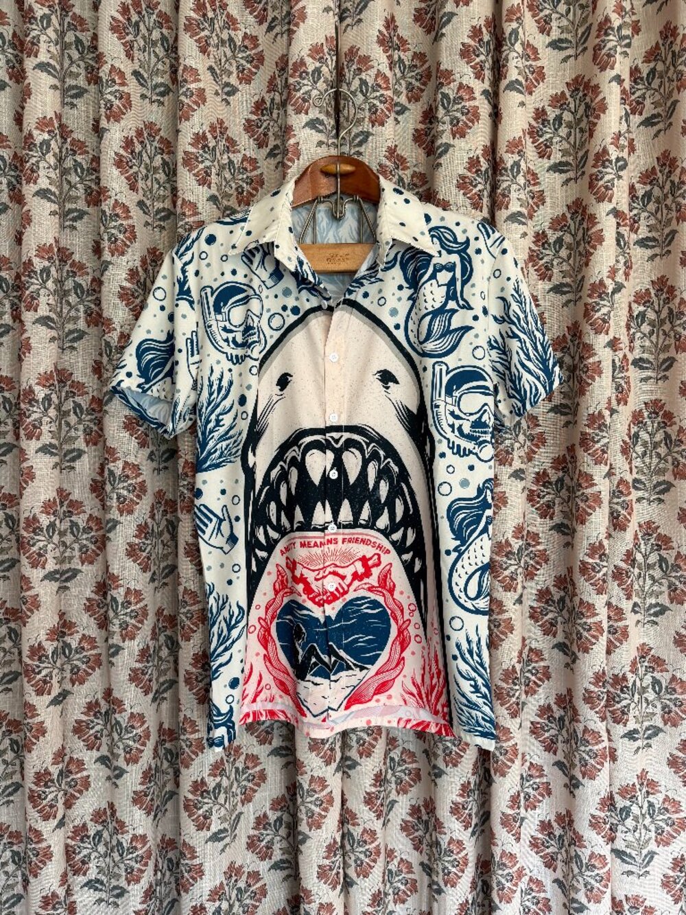 Men's Amazon Jaws Button Down Shirt Medium